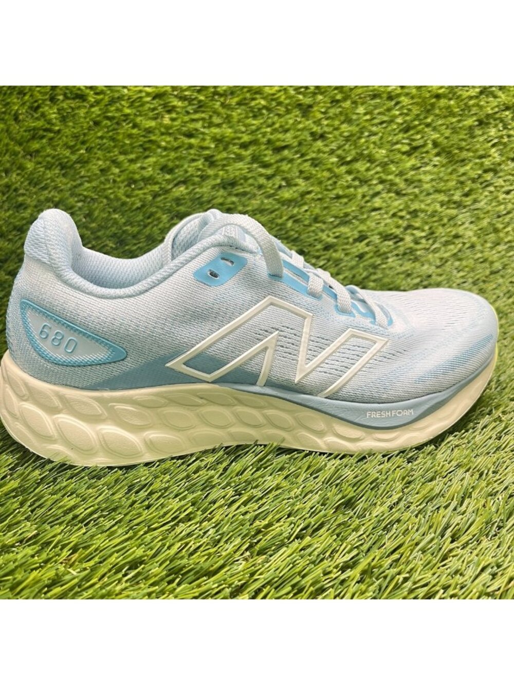 New Balance Fresh Foam 680 v8 Womens Size 7 Blue Athletic Running Shoes Sneakers